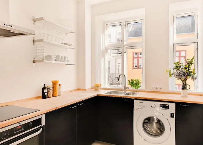 2- Cosy 1 Bdr In The Center Of *